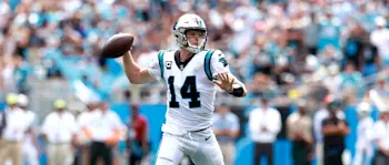 r-nfl-panthers-sam-darnold-2021.jpg