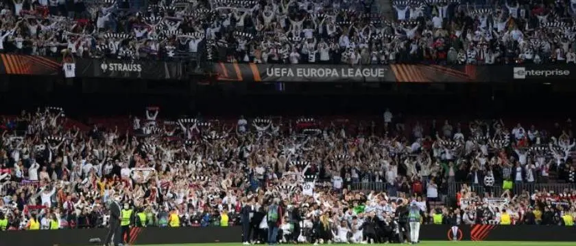 bf eintracht fans camp nou