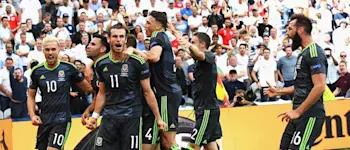 r-football-wales-celebrating-gareth-bale.jpg