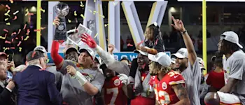 r-nfl-chiefs-mahomes-super-bowl-trophy.jpg