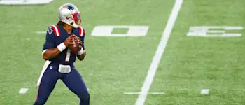 r-nfl-patriots-cam-newton-271020.jpg