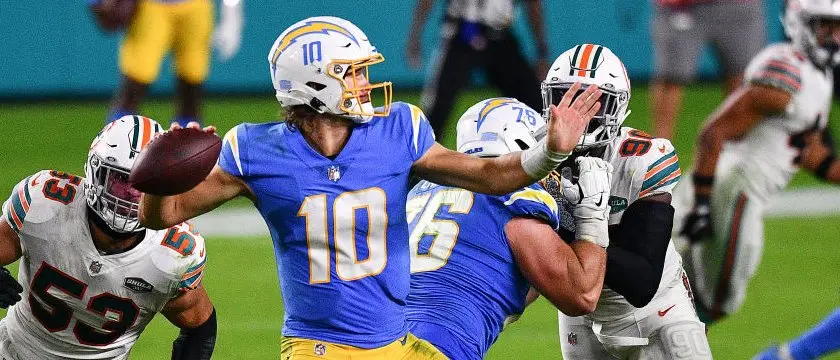 r-nfl-chargers-justin-herbert-181120.jpg