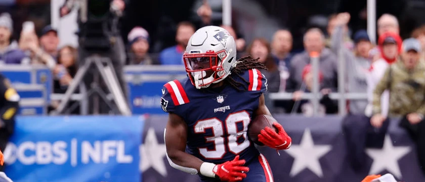nfl-new-england-patriots-rhamondre-stevenson-2021.jpg
