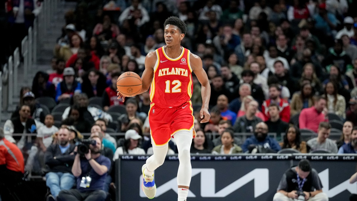 De'Andre Hunter Hawks dribble