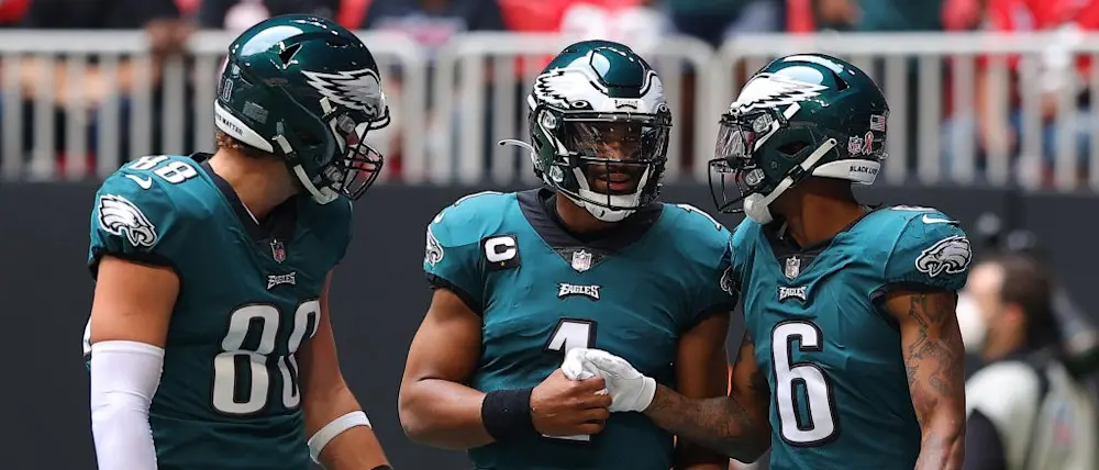 r-nfl-eagles-hurts-devonta-goedert-2021.jpg