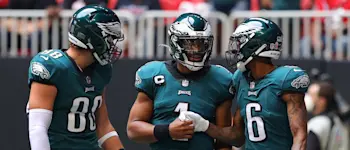 r-nfl-eagles-hurts-devonta-goedert-2021.jpg