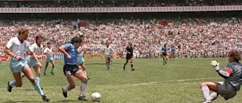 r-football-bestgoal-maradone.jpg