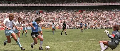r-football-bestgoal-maradone.jpg