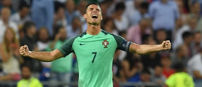 r-football-portugal-cristiano-ronaldo.jpg