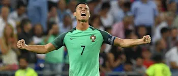 r-football-portugal-cristiano-ronaldo.jpg