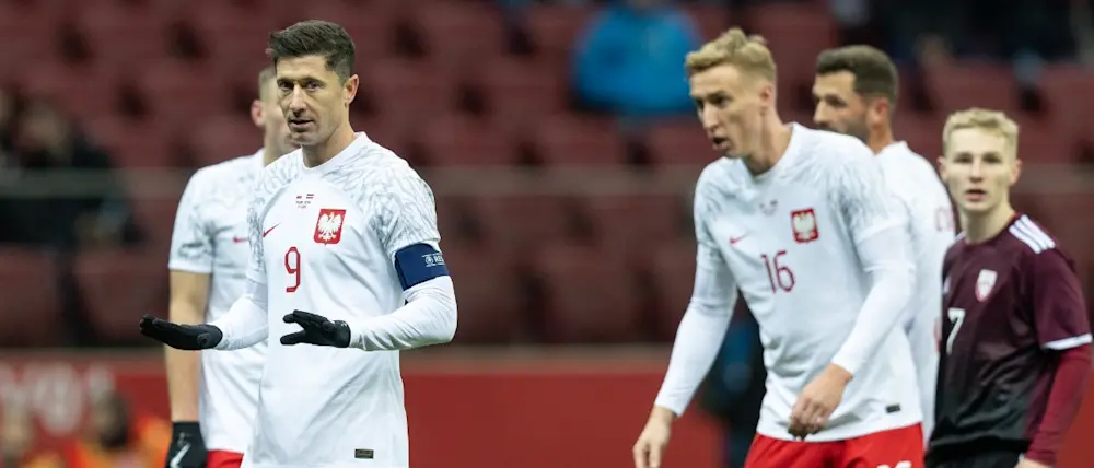football 2023 polonia lewandowski hands