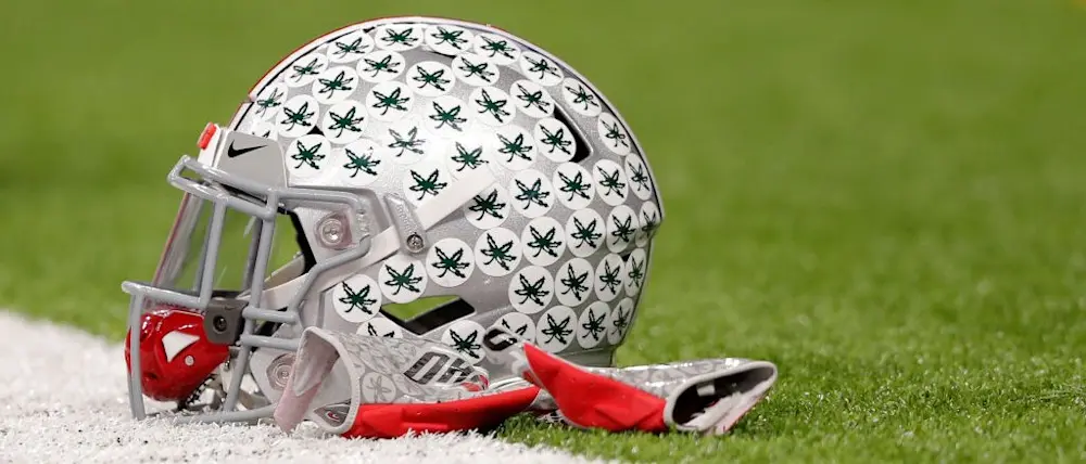 r-cfb-ohio-state-football-helmet.jpg
