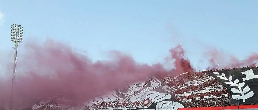 r-football-serieb-salernitana-fan.jpg