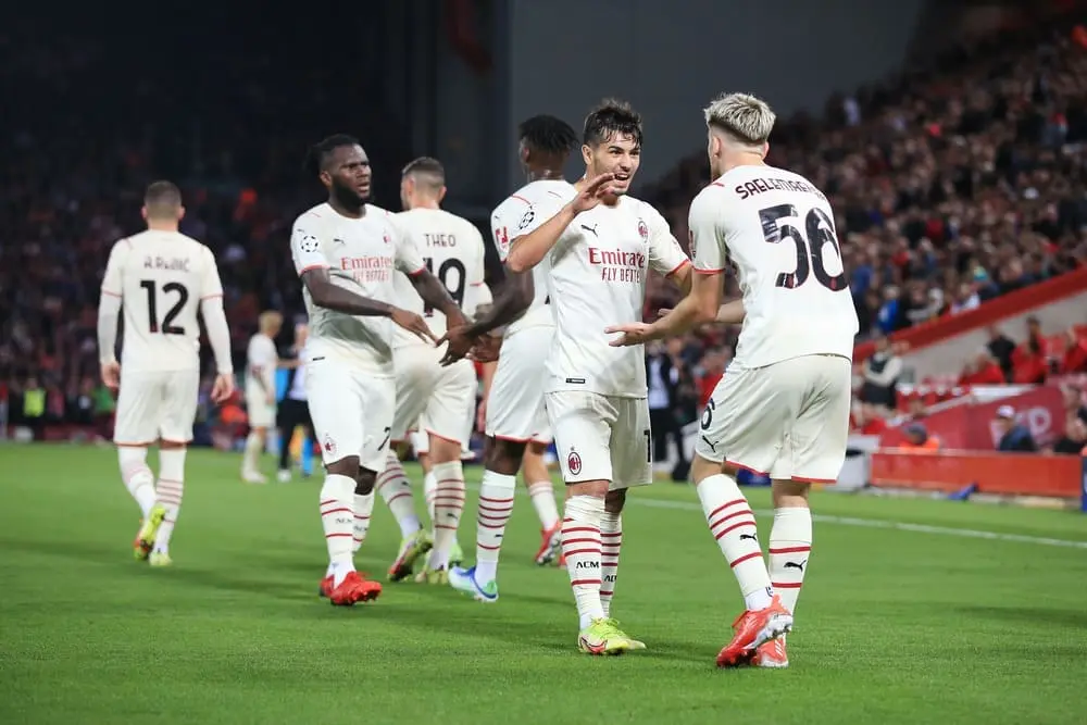 r-football-champions-league-milan-2022.jpg