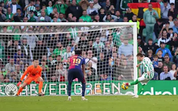 2025-football-laliga-betis-barcelona-lo-celso-penalty-goal