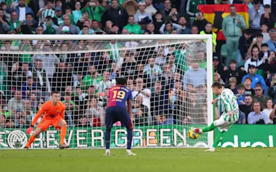2025-football-laliga-betis-barcelona-lo-celso-penalty-goal