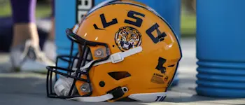r-cfb-lsu-football-helmet-2021.jpg
