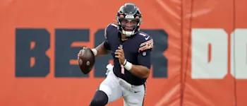 r-nfl-bears-justin-fields-scramble-2021.jpg