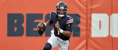 r-nfl-bears-justin-fields-scramble-2021.jpg