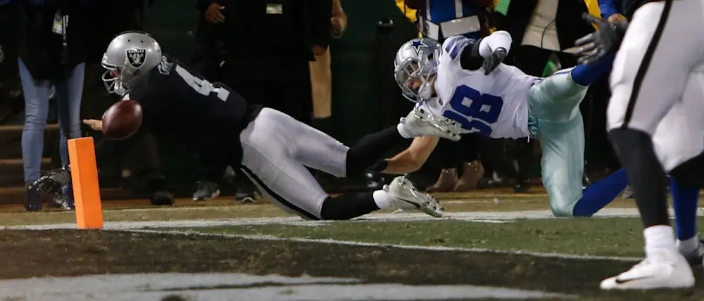r-nfl-derrick-carr-goalline-fumble-2017.jpg