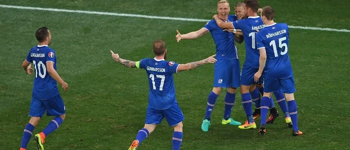 r football iceland celebrating blue kit