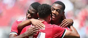 r football man united players celebrating