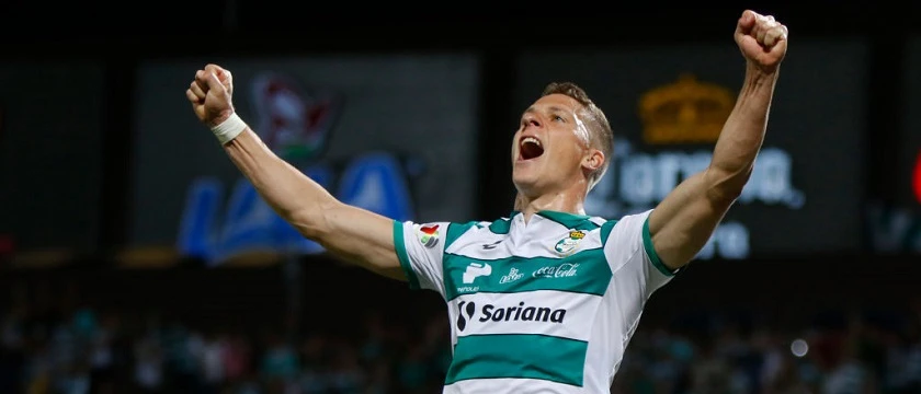 r football santos laguna hero furch 2020