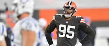 r-nfl-browns-myles-garrett-141020.jpg