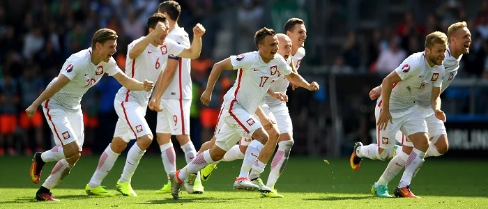 r football poland celebrating