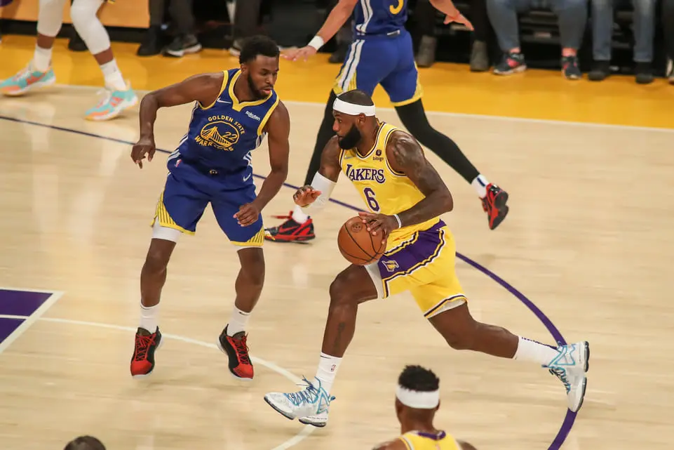 r-basketball-nba-lakers-lebron-warriors-2022.jpg