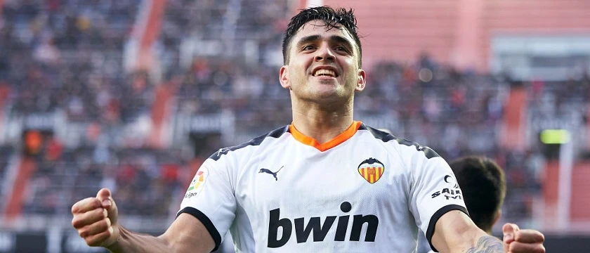 r football valencia hero maxi gomez 2020