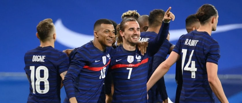 r-soccer-france-mbappe-griezmann-100621.jpg