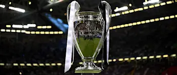 r-footbal-champions-league-trophy-new19.jpg