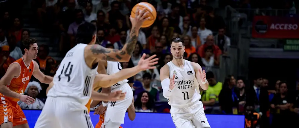 basket 2025 acb real madrid valencia ball pass