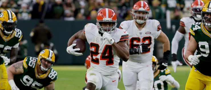 Nick Chubb Run vs. Packers