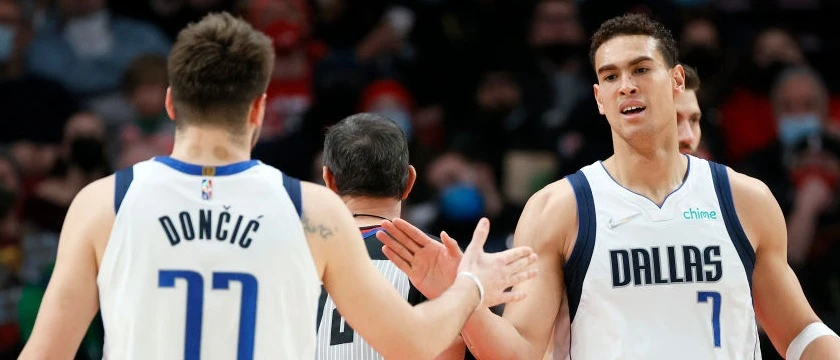Mavericks Luka Doncic Dwight Powell handshake