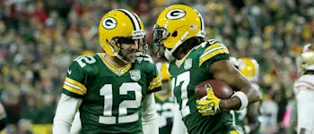 r-nfl-gb-packers-rodgers-adams.jpg