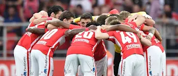 r football spartak moscow players group hug