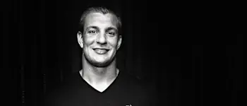 r-nfl-gronk-290420.jpg