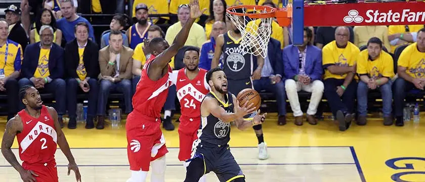 r-basketball-nba-curry-game4.jpg