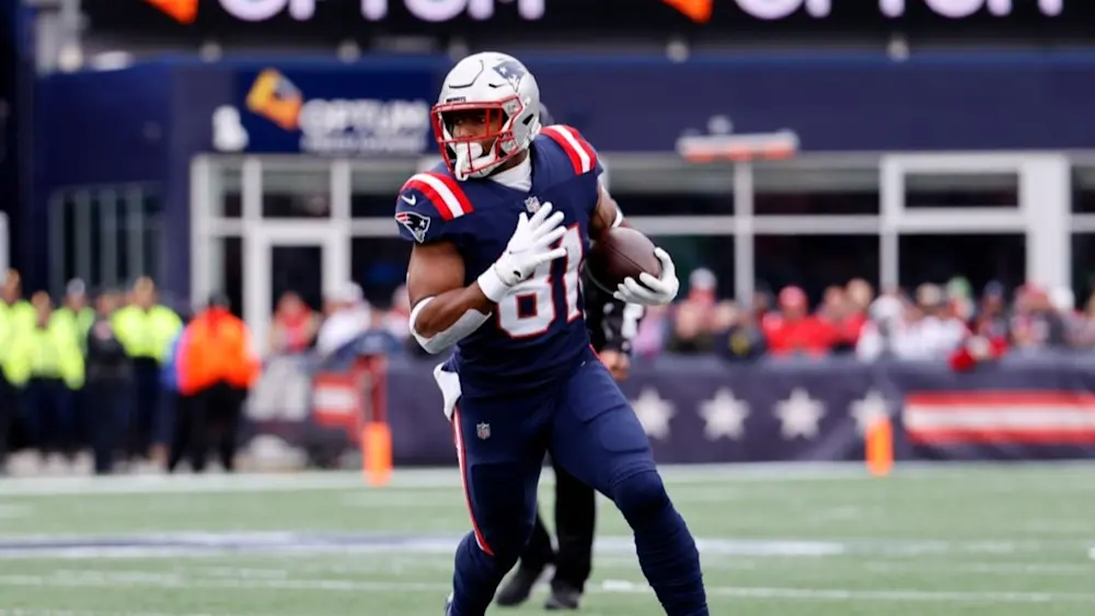 Jonnu Smith Patriots run after the catch