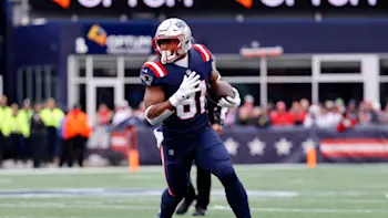 Jonnu Smith Patriots run after the catch