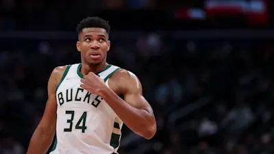 Giannis Antetokounmpo Bucks looking