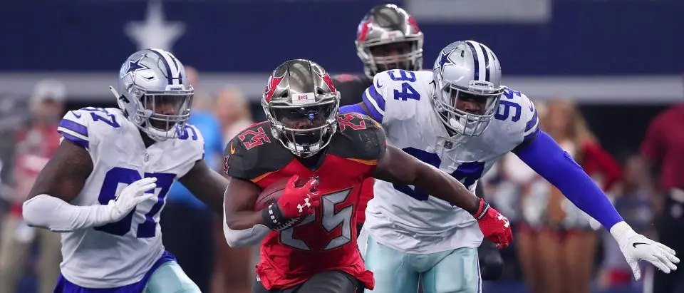 r-nfl-tb-bucs-peyton-barber.jpg