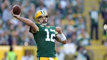 Aaron Rodgers Packers throwing