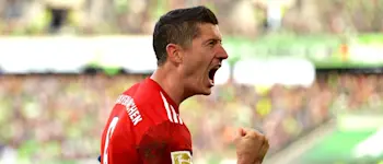 r-football-bayern-muenchen-lewa-fist-new18.jpg