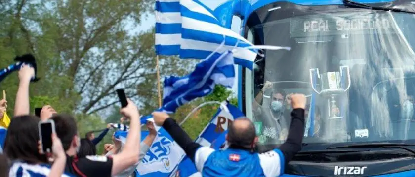 r betfair football 20 10 21 real sociedad fans with bus