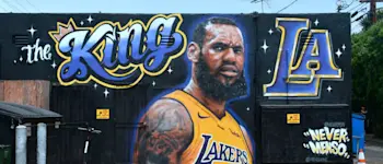 r-nba-lakers-lebron-street-art.jpg
