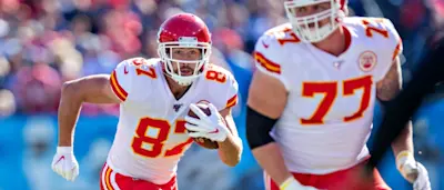 r-nfl-chiefs-kelce-161119.jpg