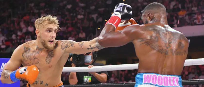 Jake Paul vs Tyron Woodley jab
